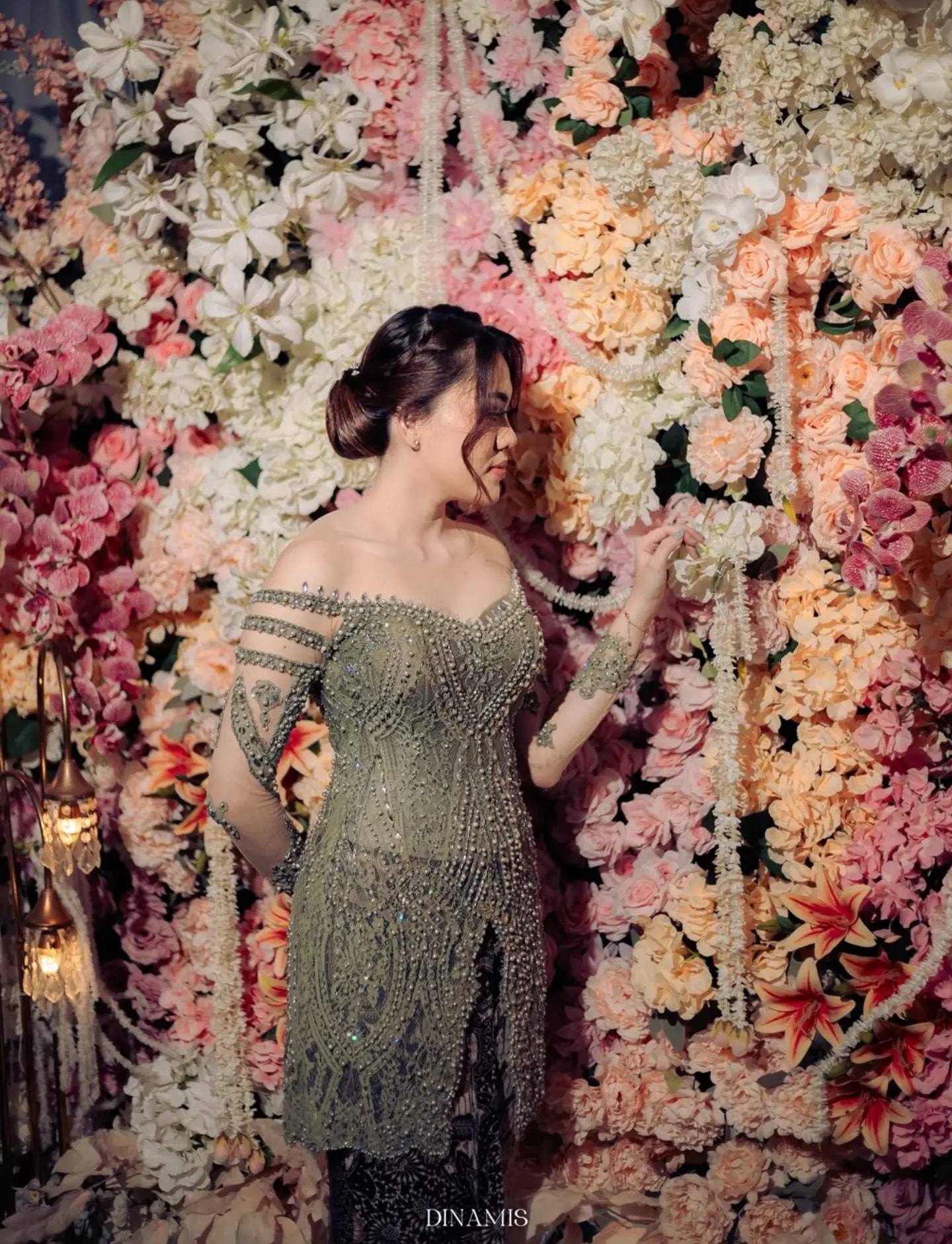Kebaya lamaran koleksi Cleopatra Kebaya